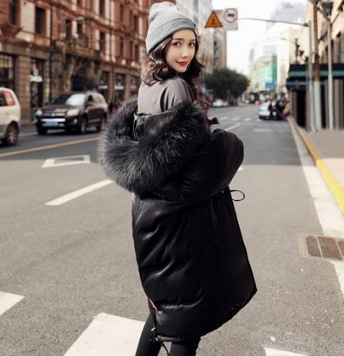 2018新款羽绒服：时尚减龄大毛领羽绒服分享（图）