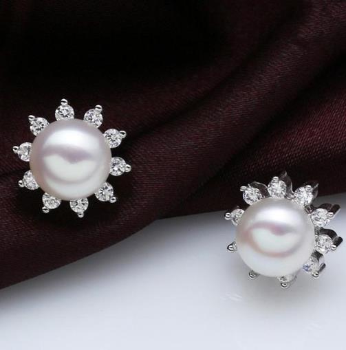 让你名媛气质一路飙升的4款优雅珍珠耳饰（图）