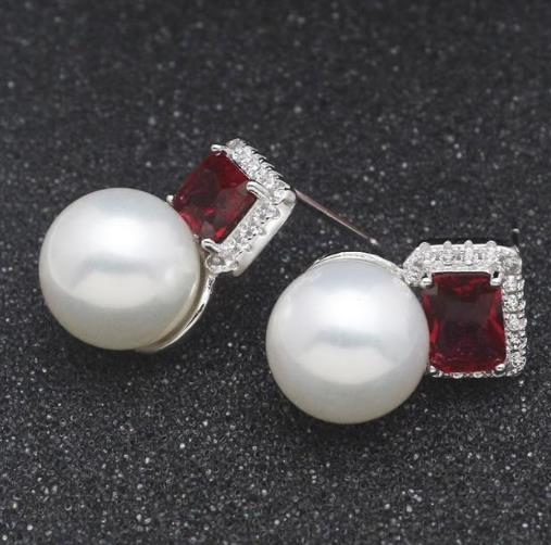 让你名媛气质一路飙升的4款优雅珍珠耳饰（图）