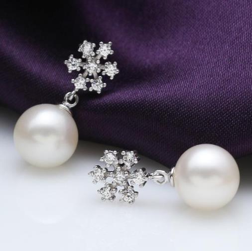 让你名媛气质一路飙升的4款优雅珍珠耳饰（图）