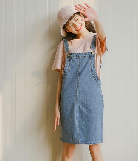 板鞋搭配中长款系带收腰牛仔裙：少女感十足（图）