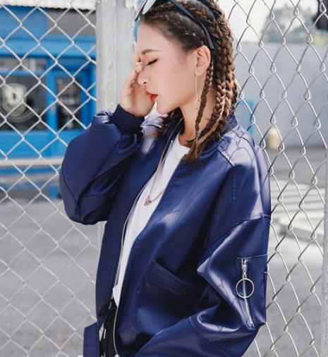 秋冬夹克外套是今年很多街拍的流行趋势（图）