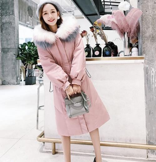 胖MM怎么穿羽绒服才好看：显瘦连帽羽绒服推荐