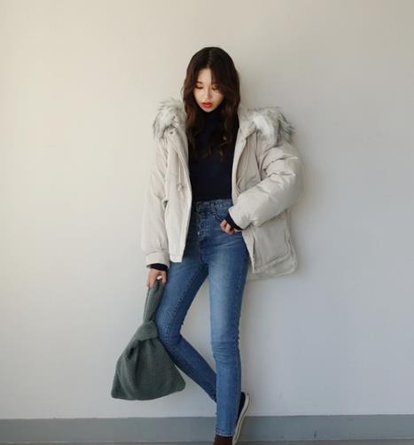 2018羽绒服流行趋势:短款羽绒服暖和又显瘦(图)
2018羽绒服流行趋势:短款羽绒服暖和又显瘦(图)