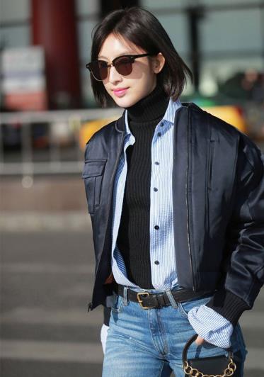 牛仔裤如何搭配：明星示范补丁牛仔裤叠搭新穿法