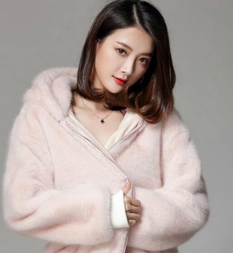 气质皮草搭配：很值得入手的优雅皮草大衣（图）