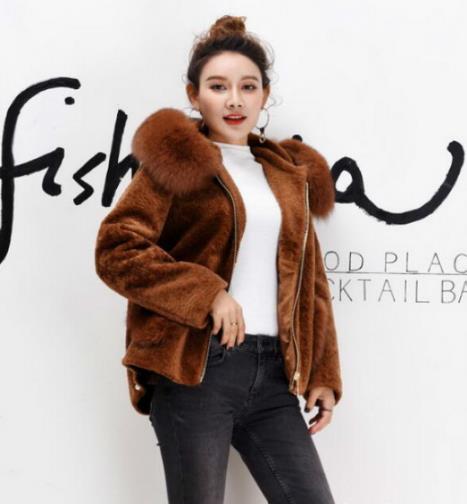 气质皮草搭配：很值得入手的优雅皮草大衣（图）