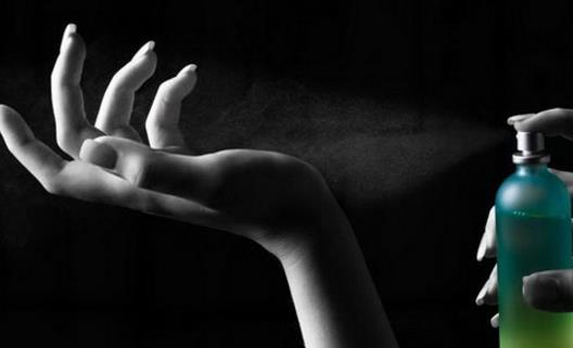 爱出汗的夏天香水该怎么喷：喷香水小窍门（图）