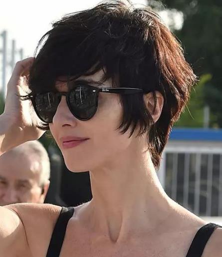 明星发型越剪越短：人见人爱的短发最时髦（图）