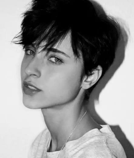 明星发型越剪越短：人见人爱的短发最时髦（图）