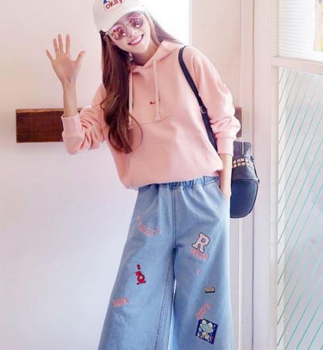 冬季卫衣如何搭配才好看:时尚卫衣搭配示范(图) 冬季卫衣如何搭配才好看:时尚卫衣搭配示范(图)