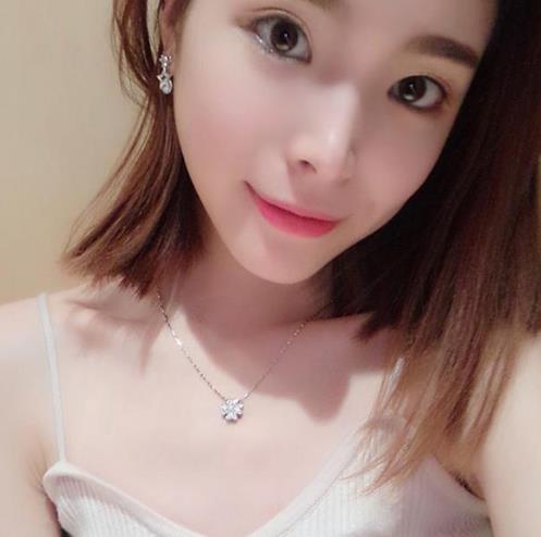 圆环吊坠玫瑰金项链：5款搭出优雅气质女神范儿