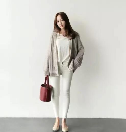 秋冬大衣搭配的热门风格：简约气质大衣推荐（图）