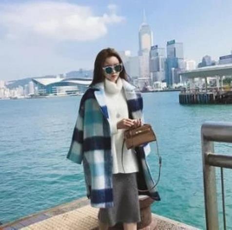 复古优雅格调格子大衣搭配：减龄有气质（图）