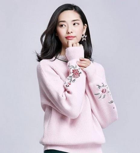 毛衣最万能的内搭单品：冬季做个毛衣达人（图）