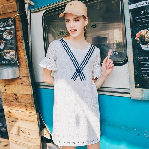 厚底内增高休闲鞋搭配：5款轻松搭出大长腿（图）