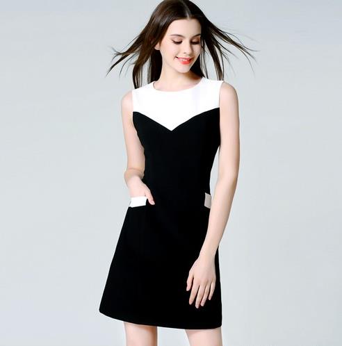 印花露肩修身连衣裙搭配：个性时髦连衣裙分享