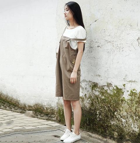 字母印花T恤的多种穿搭:显瘦减龄T恤推荐(图) 字母印花T恤的多种穿搭:显瘦减龄T恤推荐(图)