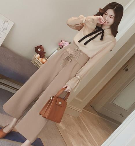 有了机车皮衣的搭配女生也能酷帅十足（图）