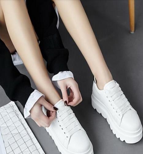 超级百搭显高的厚底松糕鞋搭配分享（图）