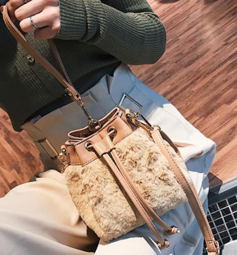 轻便出街神器必备时尚百搭链条单肩包搭配（图）