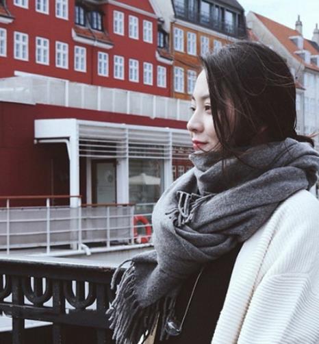 那些冬天里不可错过的围巾和披肩搭配(图) 那些冬天里不可错过的围巾和披肩搭配(图)