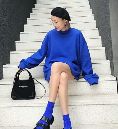 谁说女生不能扮酷:冬季卫衣穿搭就要耍耍帅(图) 谁说女生不能扮酷:冬季卫衣穿搭就要耍耍帅(图)