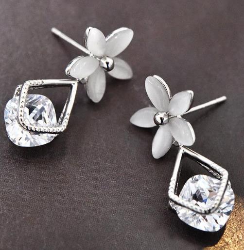 想要女神气质十足怎么能少了水晶菱形耳环（图）