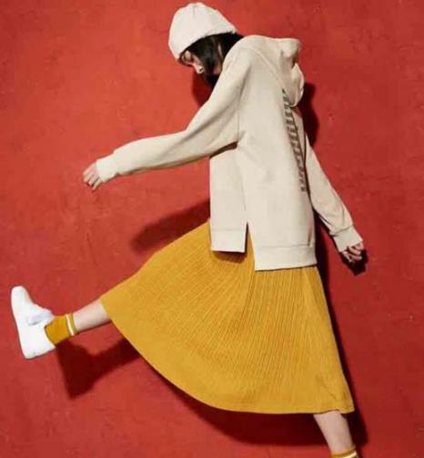 冬季卫衣搭配好看不止这一点:加长袖卫衣示范 冬季卫衣搭配好看不止这一点:加长袖卫衣示范