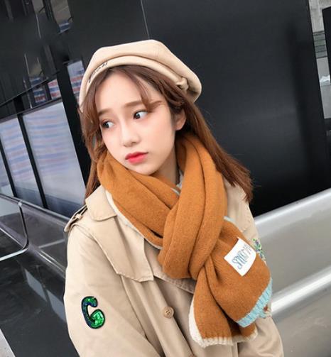 今冬围巾流行这么戴：保暖时尚围巾搭配示范（图）