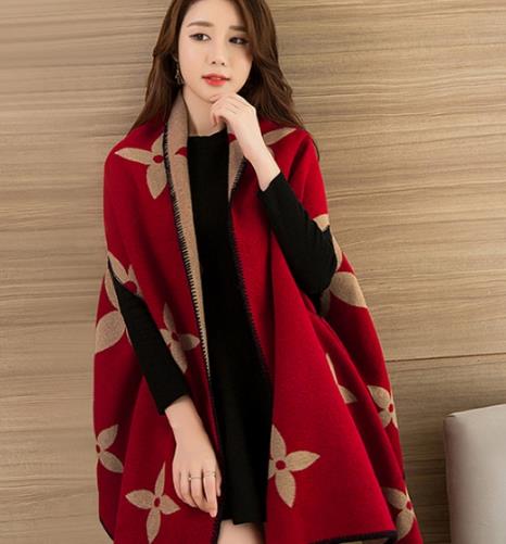 今冬围巾流行这么戴：保暖时尚围巾搭配示范（图）