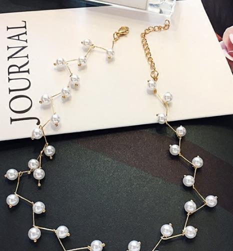 这几款彰显时尚优雅气质的珍珠花瓣蕾丝颈圈(图) 这几款彰显时尚优雅气质的珍珠花瓣蕾丝颈圈(图)