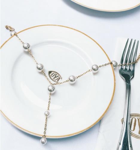 这几款彰显时尚优雅气质的珍珠花瓣蕾丝颈圈(图) 这几款彰显时尚优雅气质的珍珠花瓣蕾丝颈圈(图)