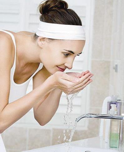 洗脸你洗对了吗:洗脸六步走不长皱纹(图) 洗脸你洗对了吗:洗脸六步走不长皱纹(图)