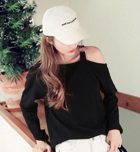 这几款彰显时尚潮流的经典单品你衣柜里有吗(图) 这几款彰显时尚潮流的经典单品你衣柜里有吗(图)