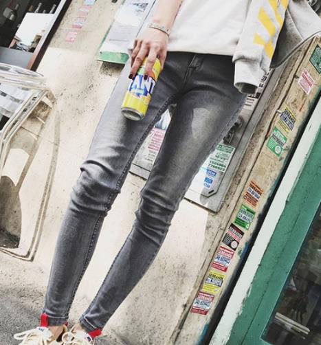 秋冬牛仔裤怎么穿：时尚显瘦牛仔裤搭配示范（图）