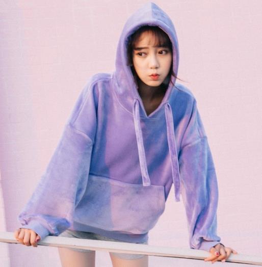 今年最流行金丝绒小圆领刺绣连衣裙搭配示范(图) 今年最流行金丝绒小圆领刺绣连衣裙搭配示范(图)