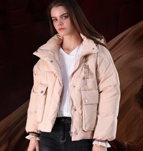 胖MM冬季怎么穿棉服：显瘦宽松翻领棉服搭配