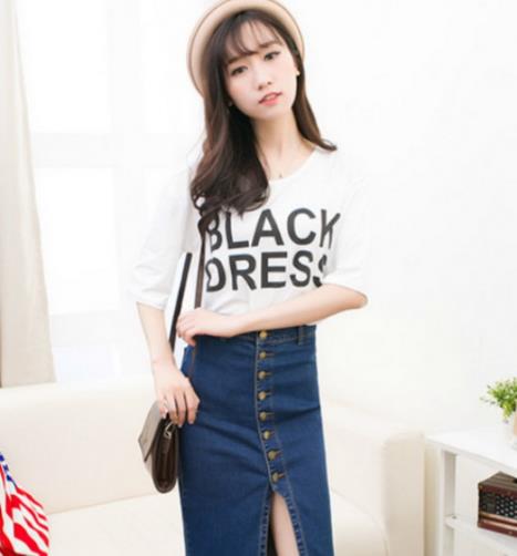 冬季最in穿搭：毛衣＋半身裙带你走进时尚潮流