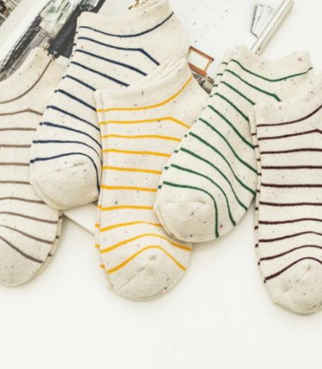 冬季来双厚袜子：给自己的脚丫暖一暖（图）