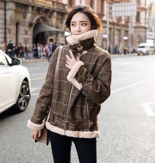 麂皮绒加厚短外套的多种搭配：时尚又优雅（图）