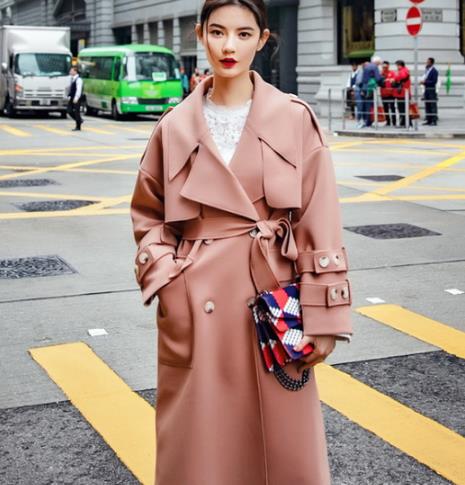 秋冬怎么搭配才不臃肿:毛呢大衣修身又气质(图) 秋冬怎么搭配才不臃肿:毛呢大衣修身又气质(图)