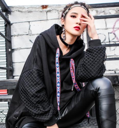 冬季卫衣该怎么搭配：保暖又时尚卫衣推荐（图）