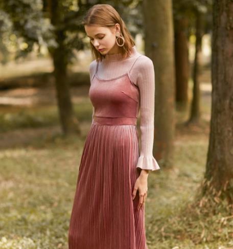 只有这些飞扬的半身裙才让冬天变得活力十足（图）