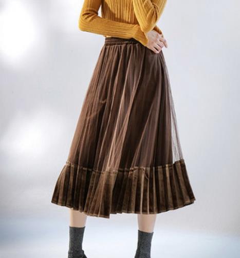 今年流行这几款女生最爱的时髦冬裙搭配示范（图）