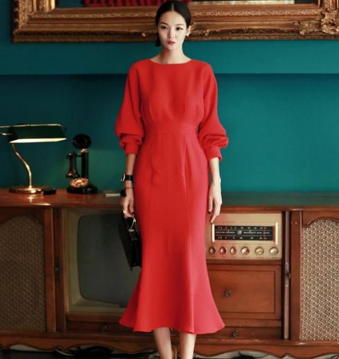 连衣裙该怎么搭配外套：5款连衣裙彰显优雅名媛范