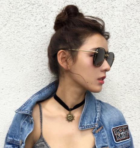 凹造型利器时尚墨镜：秋冬戴墨镜打造百变造型