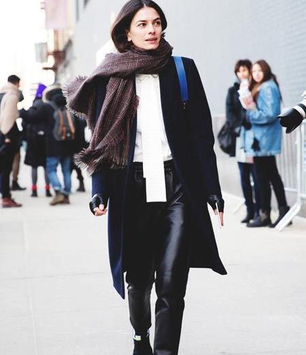 让你的造型颈上添花的围巾时尚搭配示范（图）