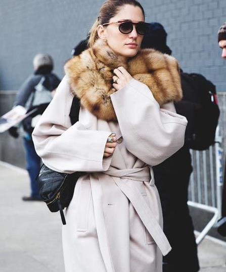 让你的造型颈上添花的围巾时尚搭配示范（图）