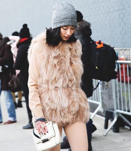 保暖利器围巾:教你冬季毛线帽时尚戴法(图) 保暖利器围巾:教你冬季毛线帽时尚戴法(图)